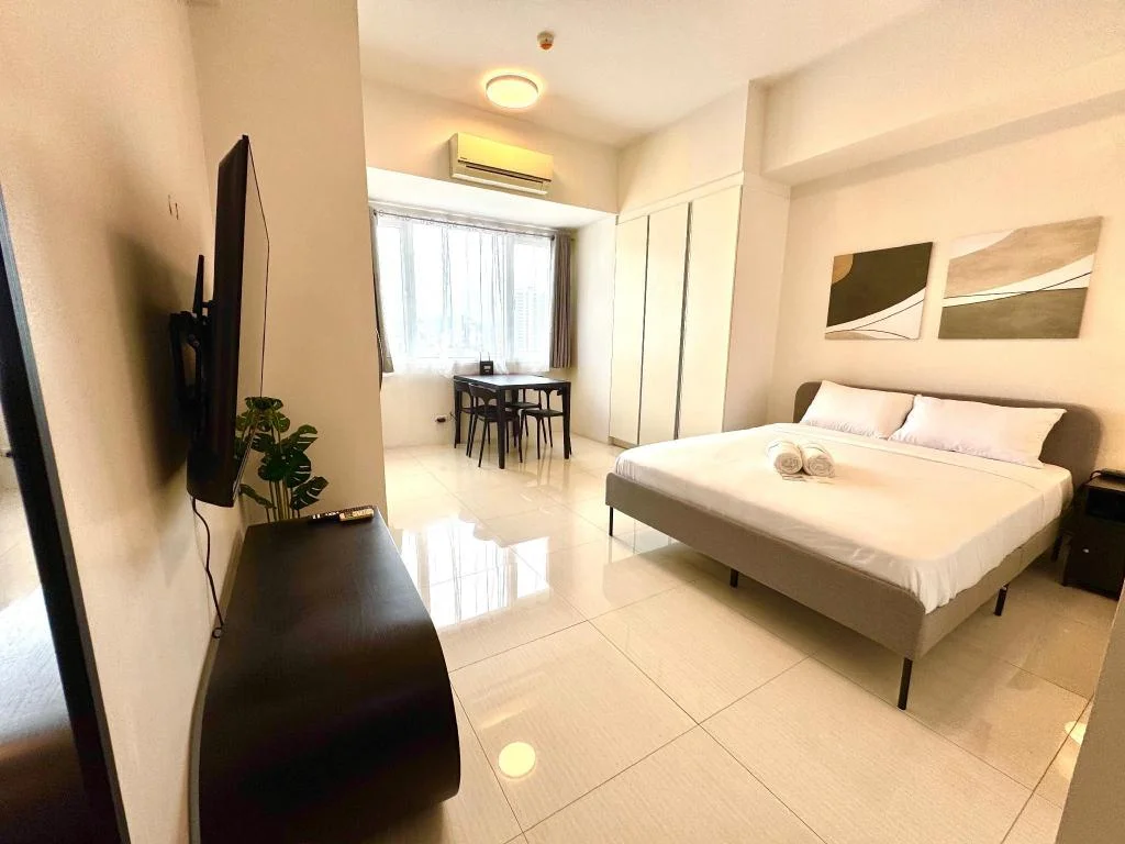 19J 5min walk to Ayala Malls+ Pool &Wi-Fi