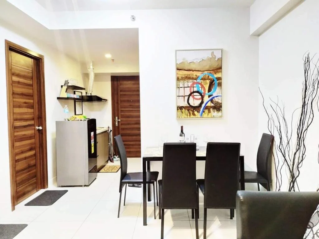 At the Center of Cebu 2BR Condo unit with Balcony 