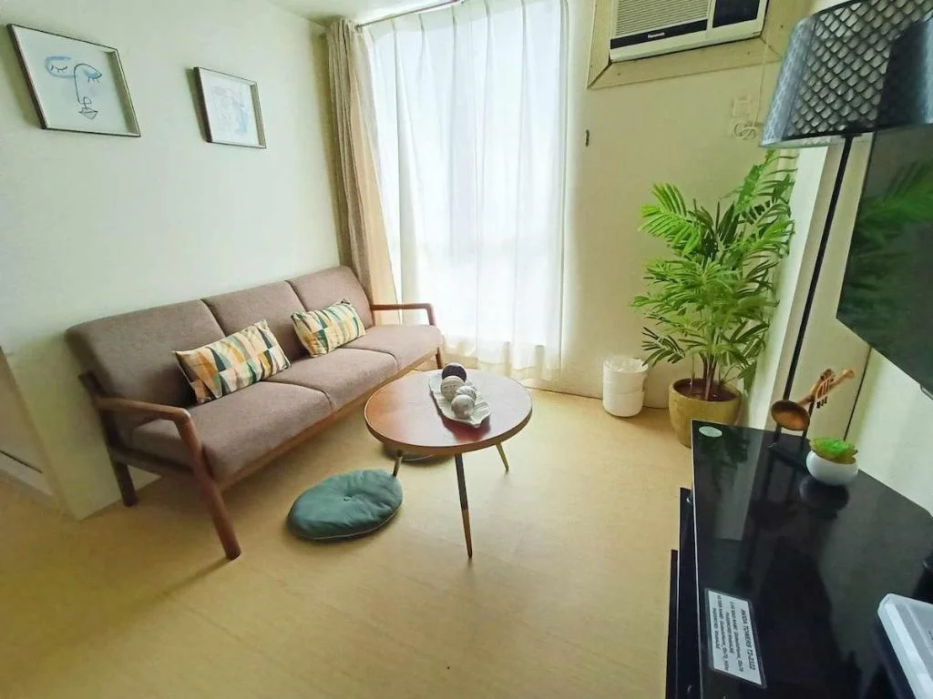 Avida 1BR in IT Park, Best Location in Cebu. In front of Sugbo Mercado with Fiber internet.