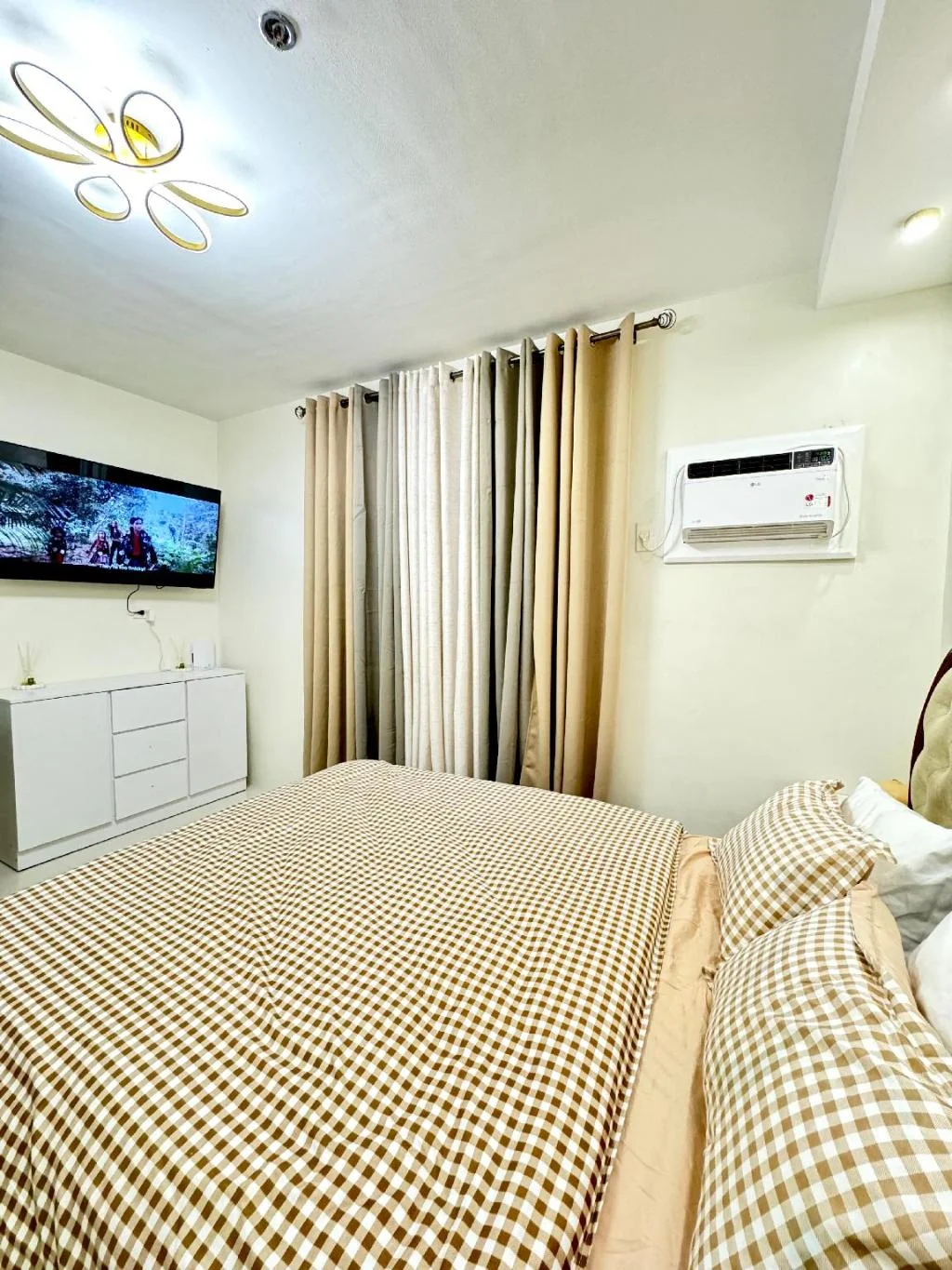 Bamboo Bay Community with Free wifi, pool and gym