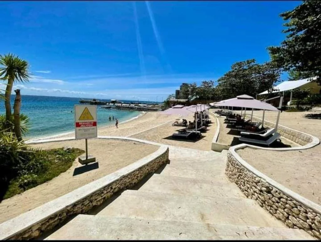 Beach + Pool 1br w/3beds Wi-Fi