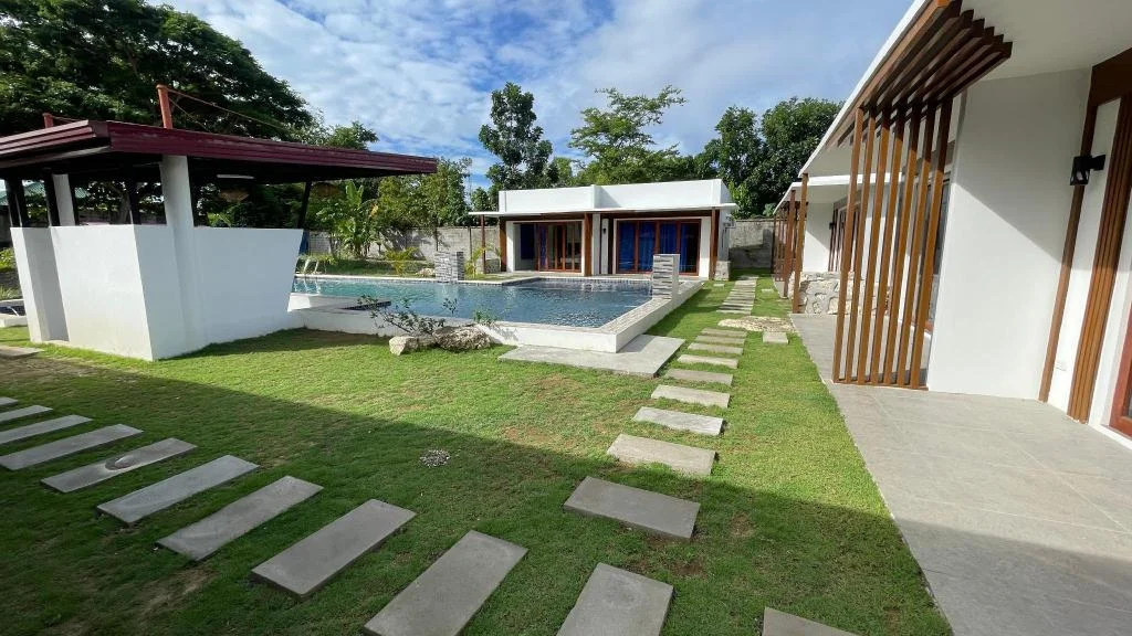 Bluewaves Hostel & Villa Panagsama by Hiverooms