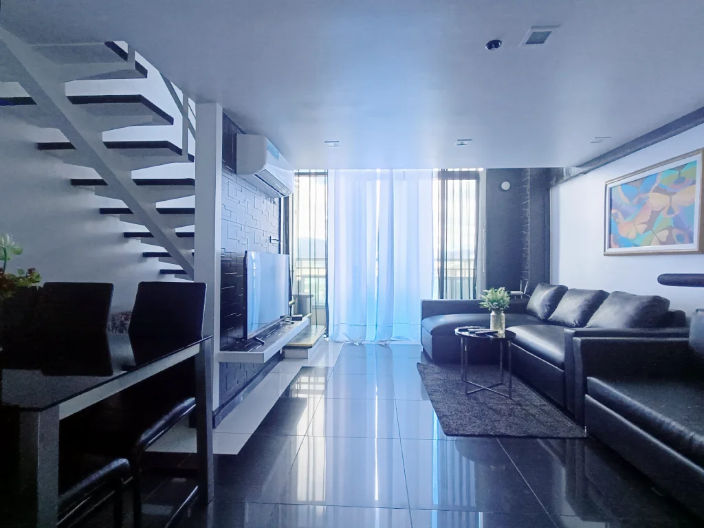Cebu Executive On Top of the World Balcony