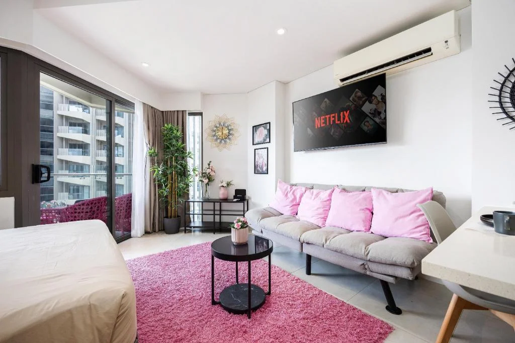 Chic Cozy Studio at Tambuli Residences Ocean View by Dominik Studio with Pool Balcony in Mactan