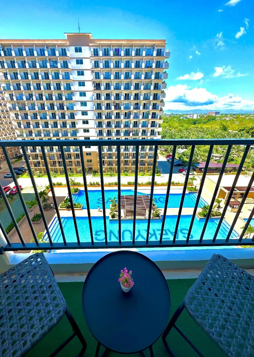 Condo with POOL/BALCONY/KITCHEN/NETFLIX/HOT SHOWER