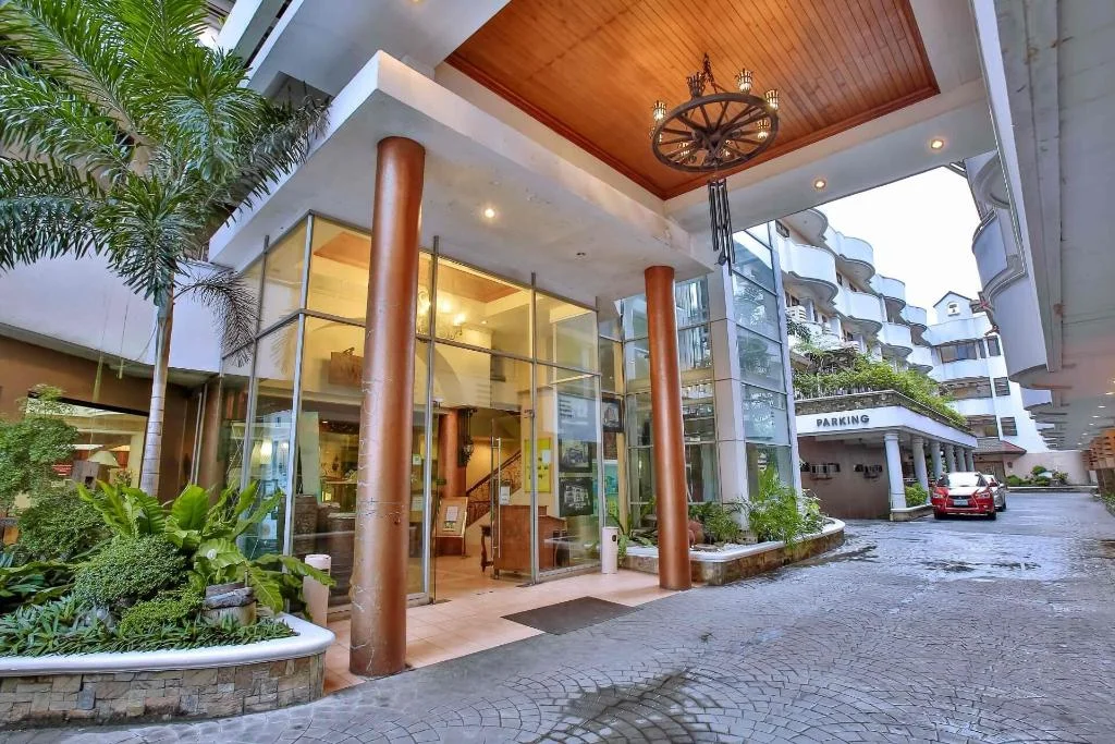 Crown Regency Residences Cebu Hotel