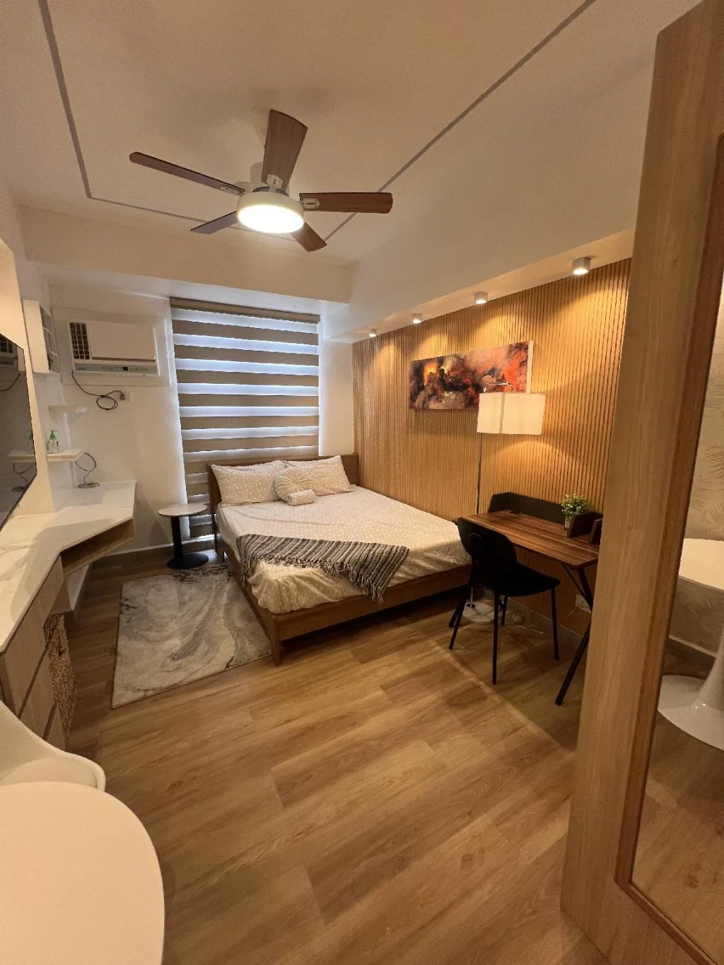 Deluxe Queen Studio with WiFi