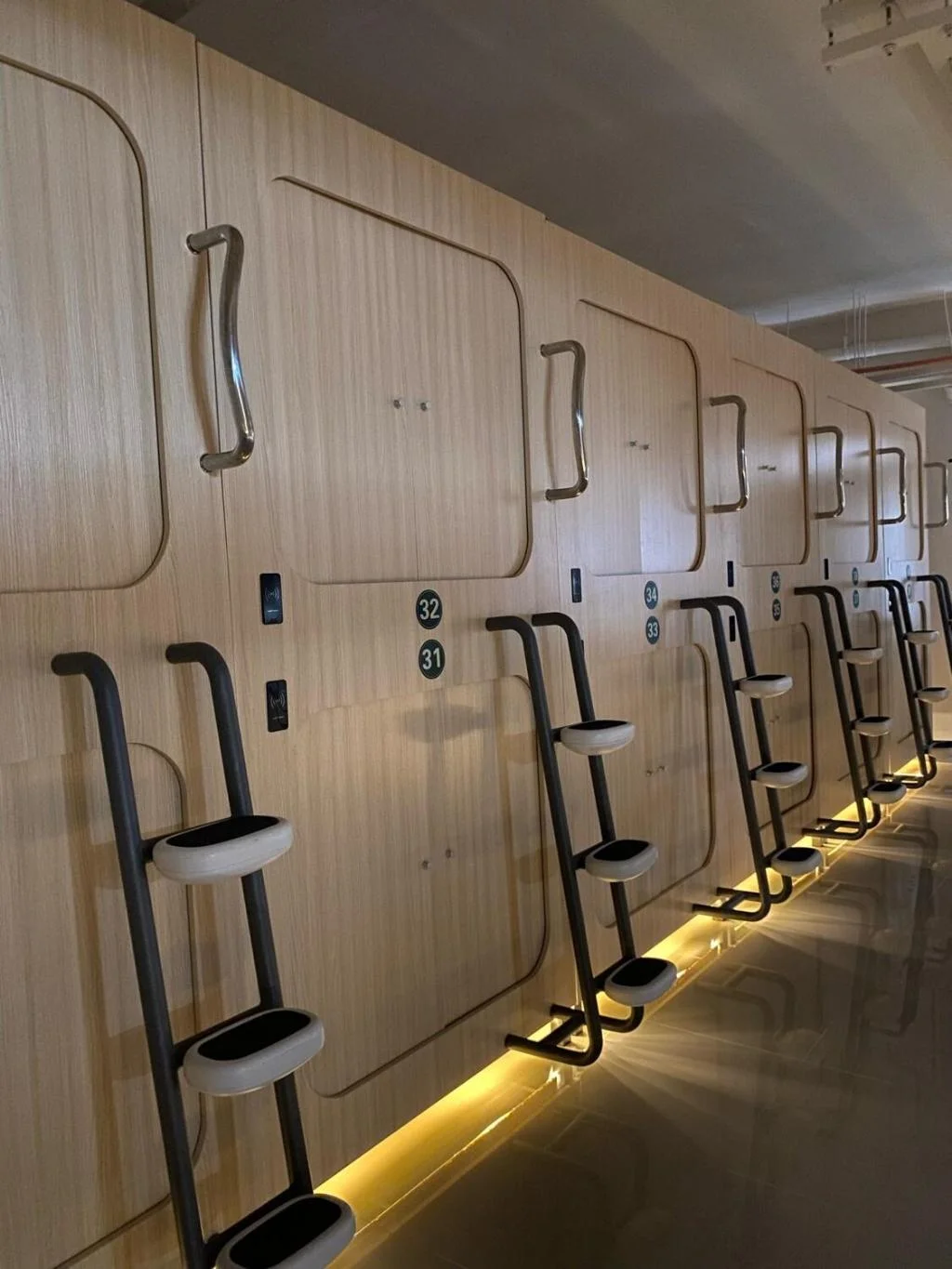 Hop up a Capsule Room