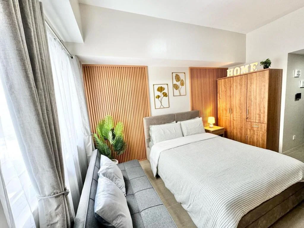 J&G Homestay-a spacious studio type condo unit