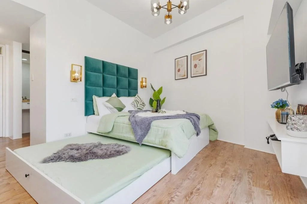 Jolenia by J&J(Near Airport |Amani Grand Condo)