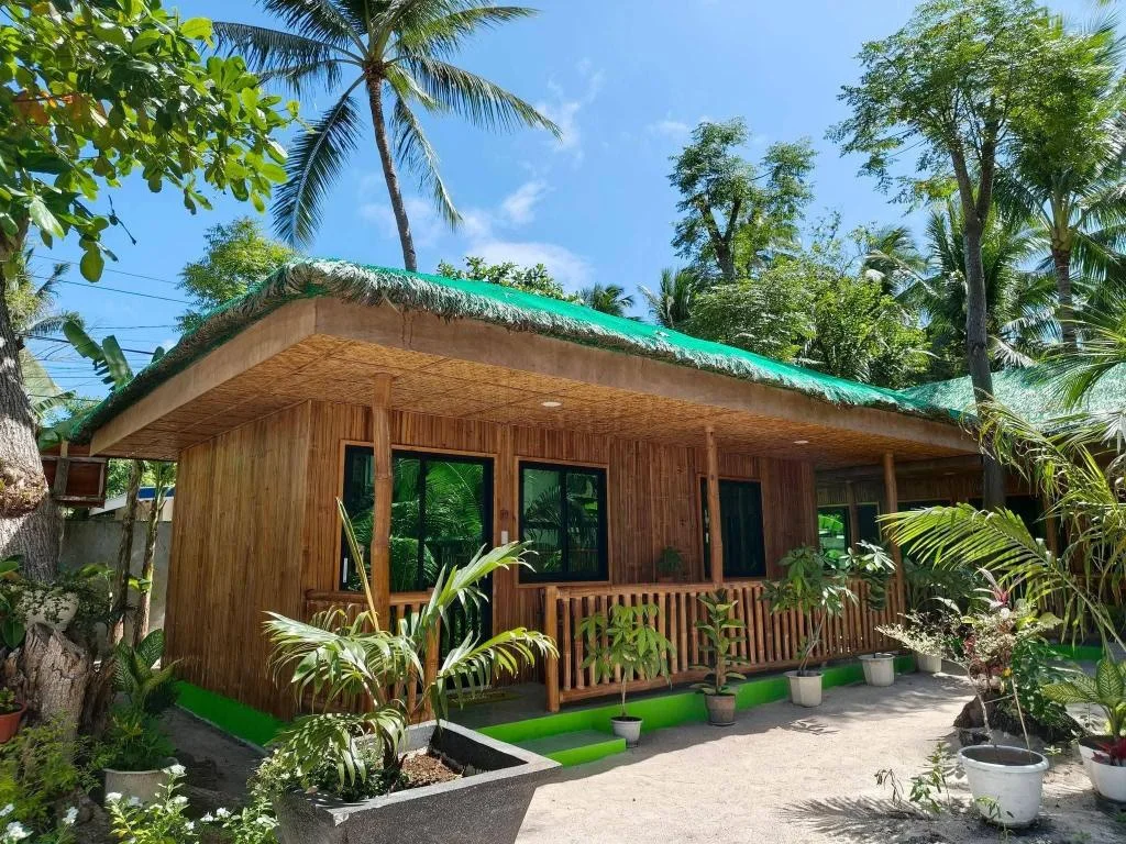 LAZY COCONUTS BEACH HUTS 