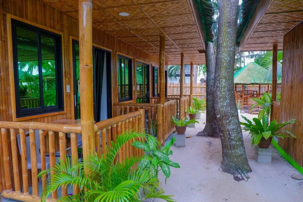 LAZY COCONUTS BEACH HUTS 