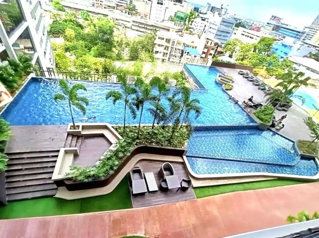 Mid-Town Cebu City Condo with Balcony