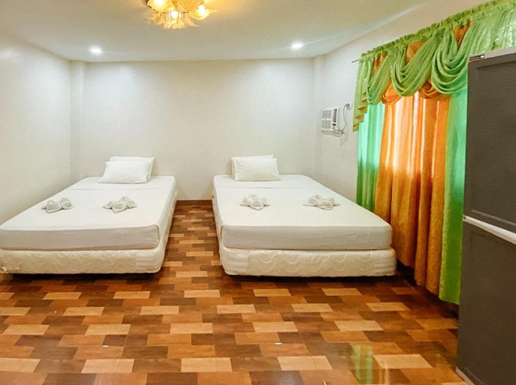 RedDoorz @ 4ks Pension House Bogo City Cebu