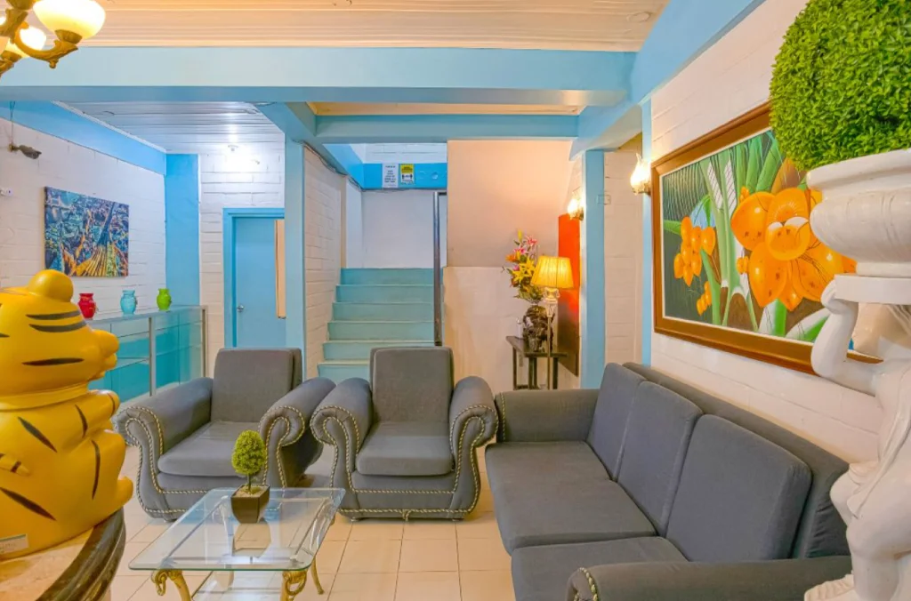 RedDoorz @ La Maria Pension and Tourist Inn
