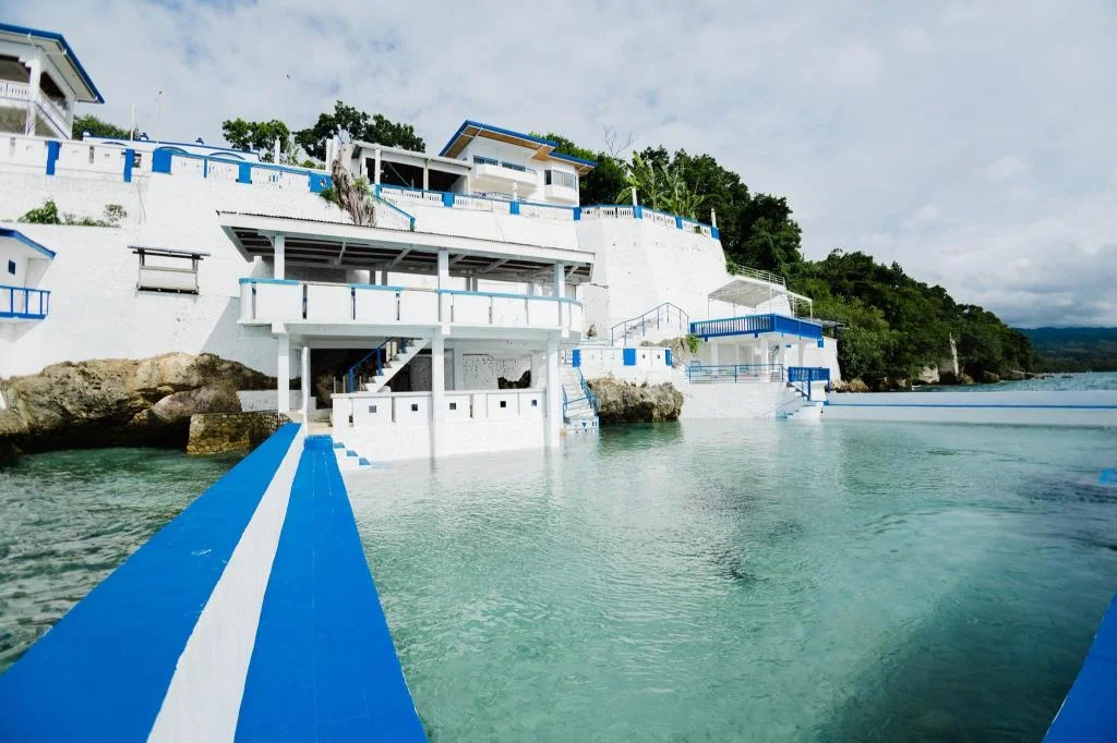 Rockwalled Beach Resort by Hiverooms