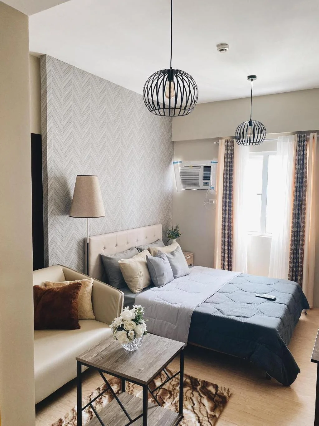 SM CITY CEBU- STUDIO APARTMENT SUNVIDA TOWERS-1717