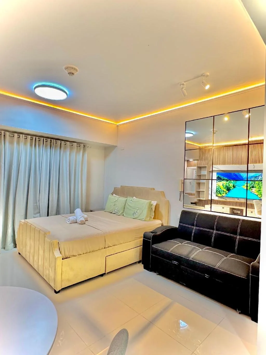Spacious Family Room(Studio)