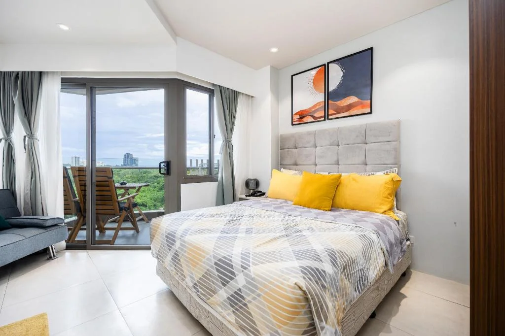 Stylish Studio at Tambuli Residences Ocean View by Dominik Apartment with Pool Balcony in Mactan