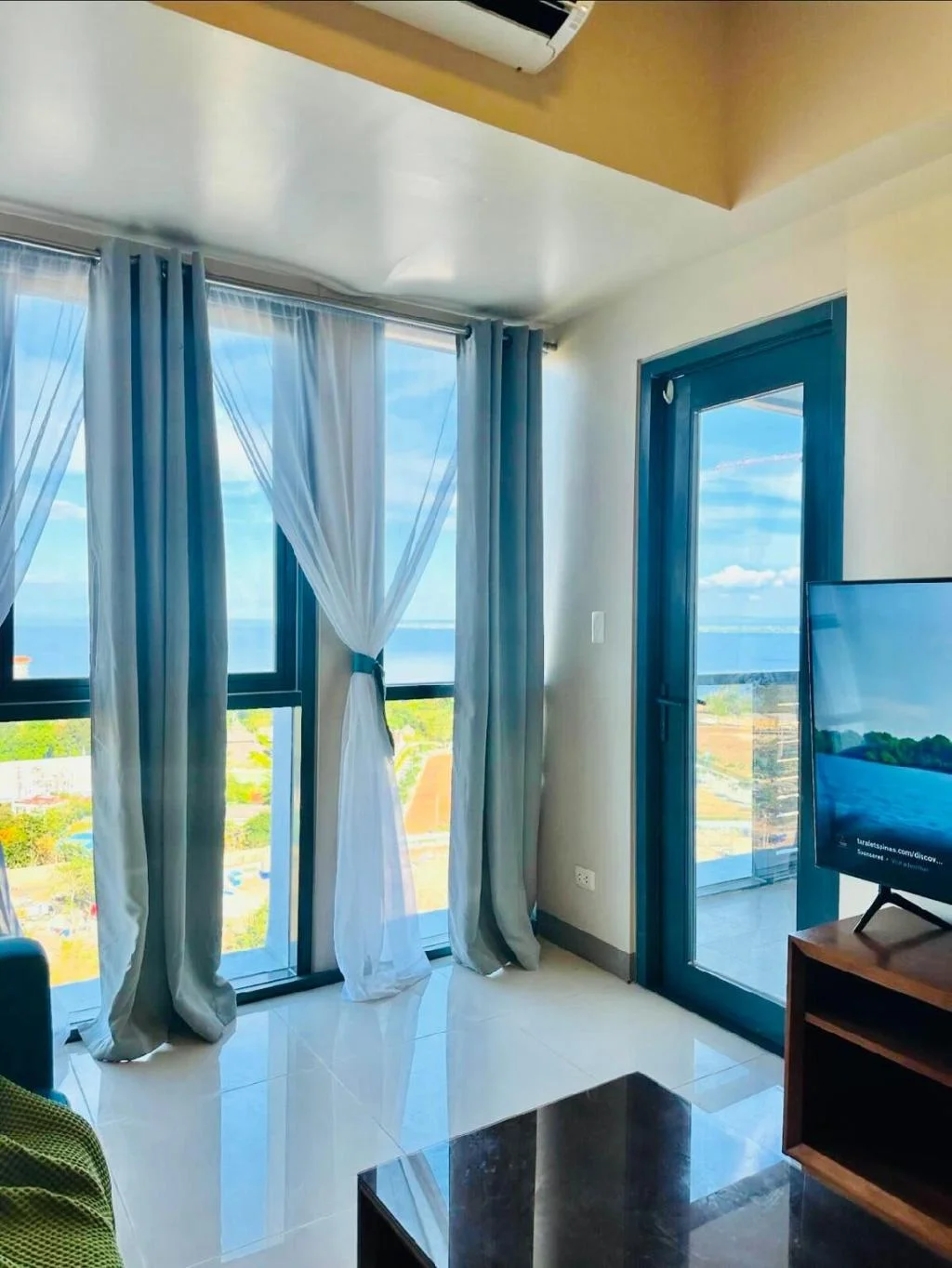 The Mactan Newtown Cozy 2Br bedroom sea view