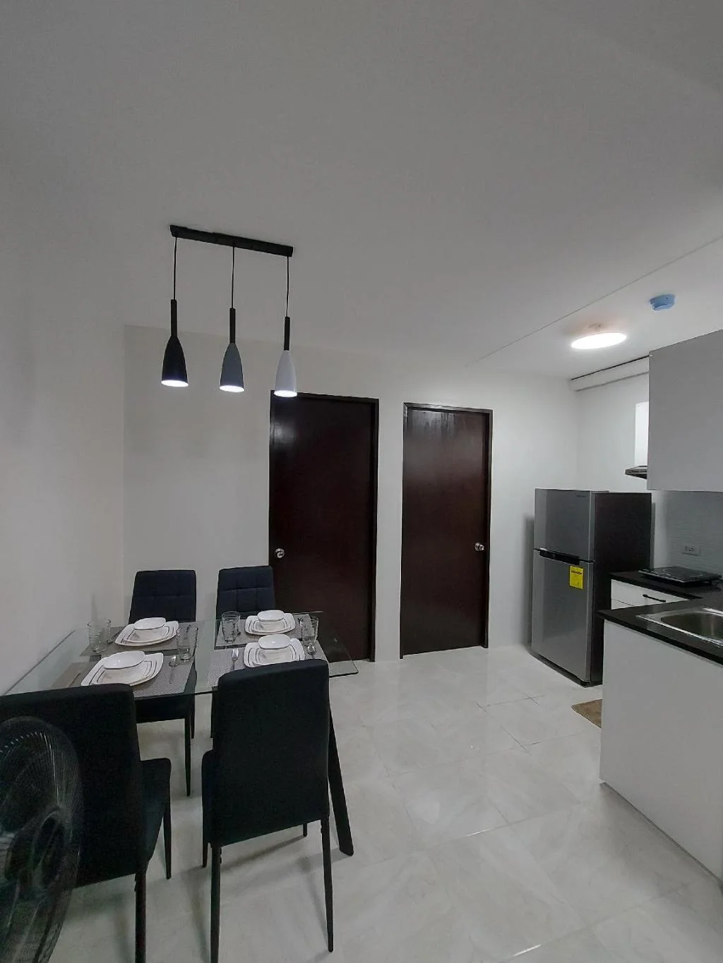 Unit with 2BR near Oakridge w/WI-FI & Netflix